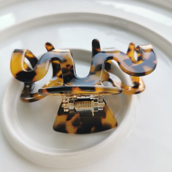 Black Brown Tortoise Shell Wave Striped Hair Claw Clip - Picture 2 of 3